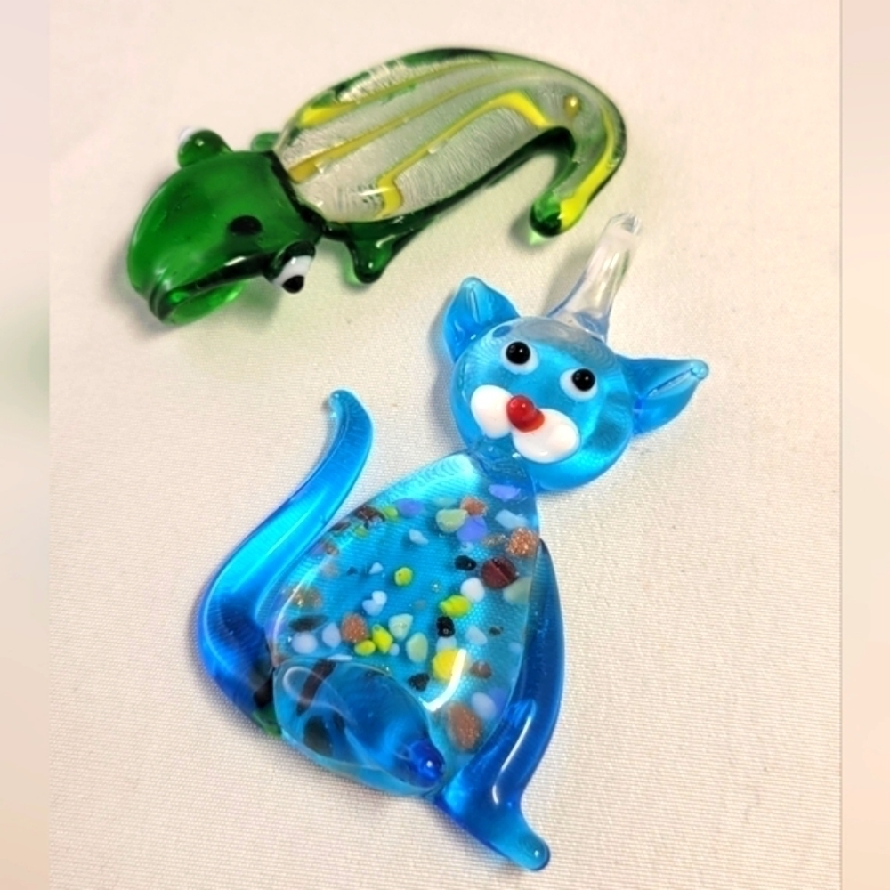 Glass ornaments/ pendants/ window decor blue speckled cat, green lizard
